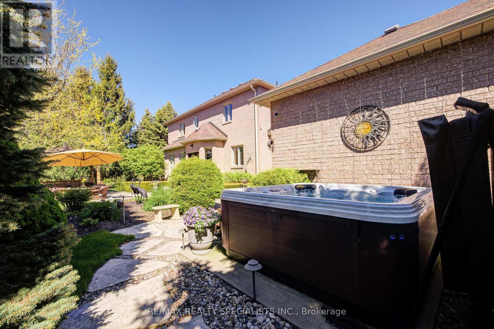 11 Bridlewood Boulevard, Halton Hills, Ontario  L0P 1H0 - Photo 45 - W12939078