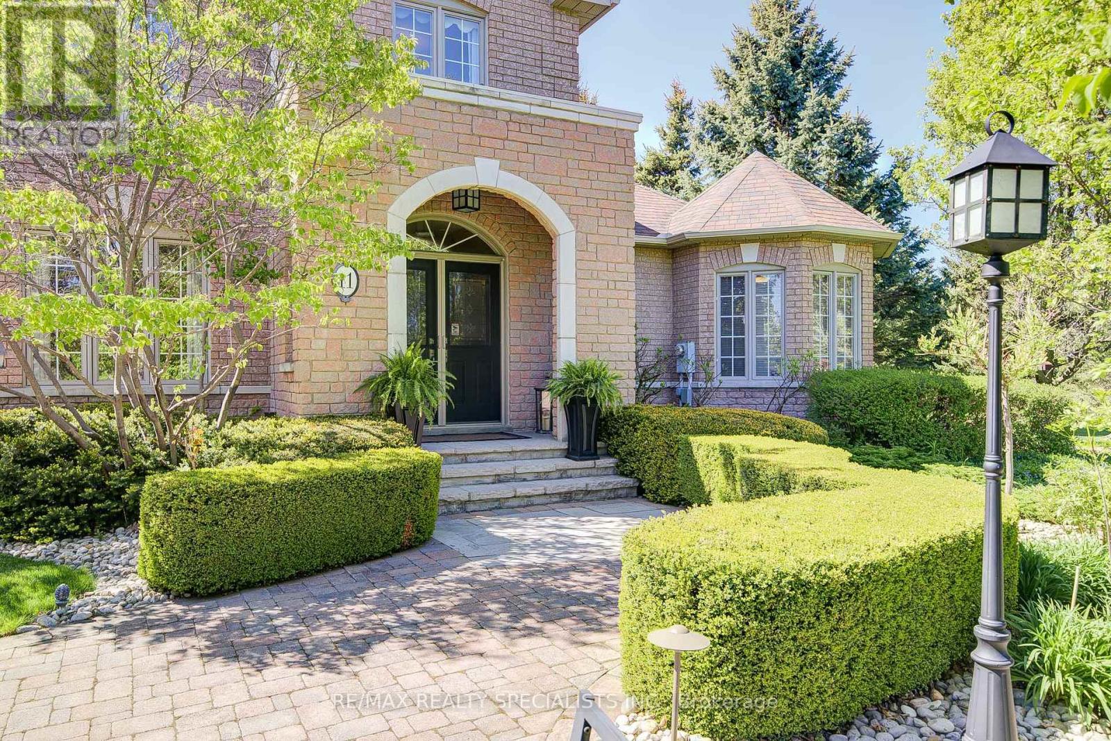 11 Bridlewood Boulevard, Halton Hills, Ontario  L0P 1H0 - Photo 11 - W12939078