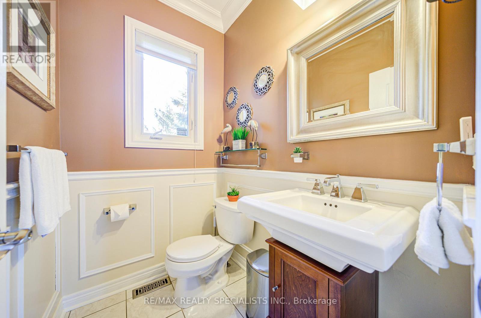 11 Bridlewood Boulevard, Halton Hills, Ontario  L0P 1H0 - Photo 27 - W12939078