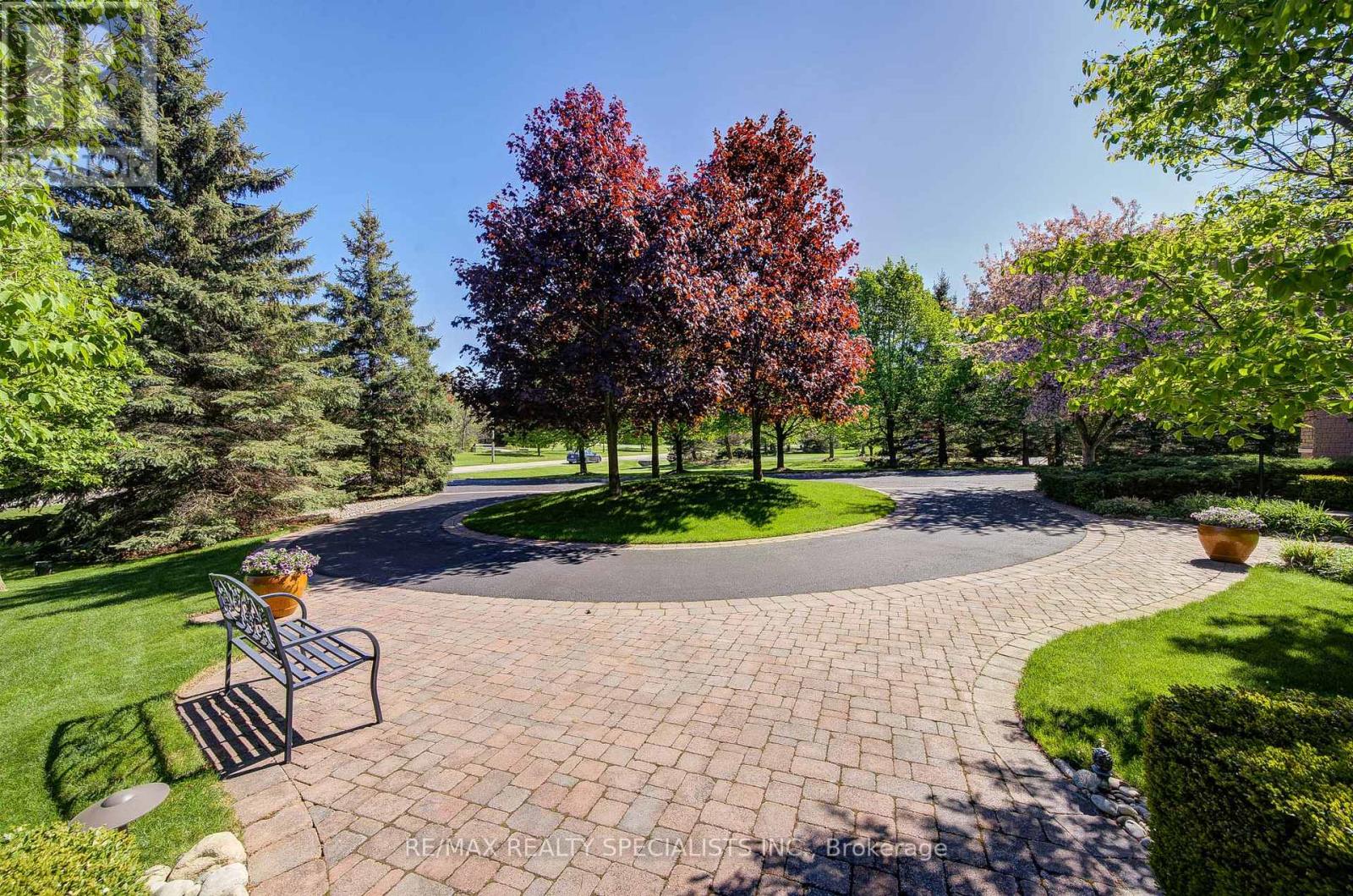 11 Bridlewood Boulevard, Halton Hills, Ontario  L0P 1H0 - Photo 8 - W12939078