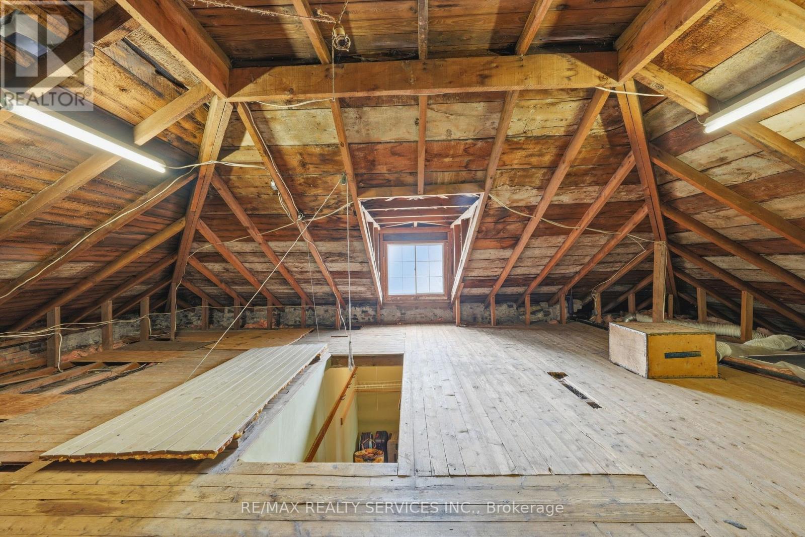 2 Maple Avenue, Caledon, Ontario  L7C 1K5 - Photo 34 - W12944958