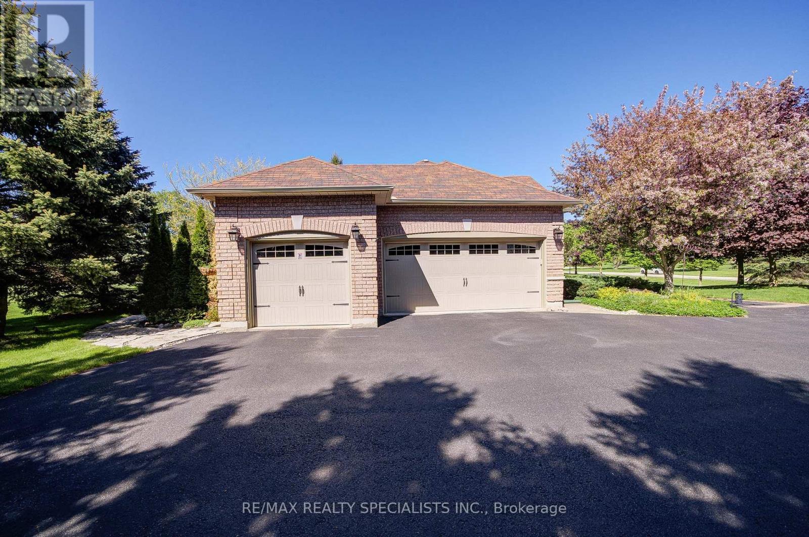 11 Bridlewood Boulevard, Halton Hills, Ontario  L0P 1H0 - Photo 9 - W12939078