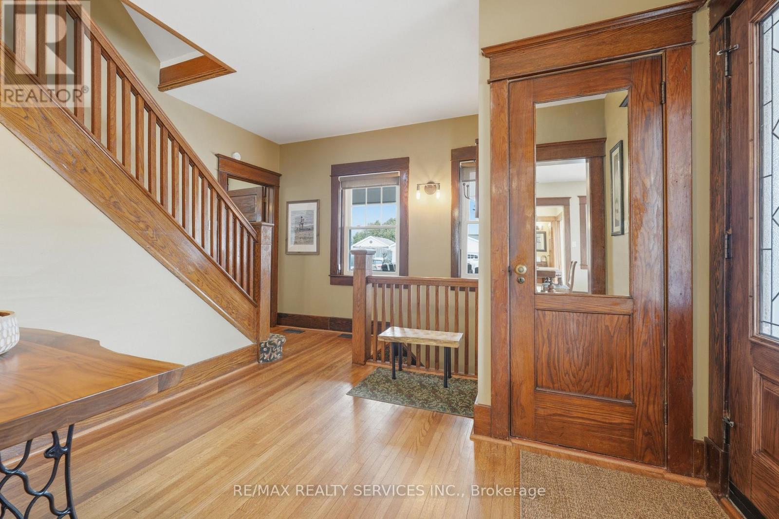 2 Maple Avenue, Caledon, Ontario  L7C 1K5 - Photo 5 - W12944958