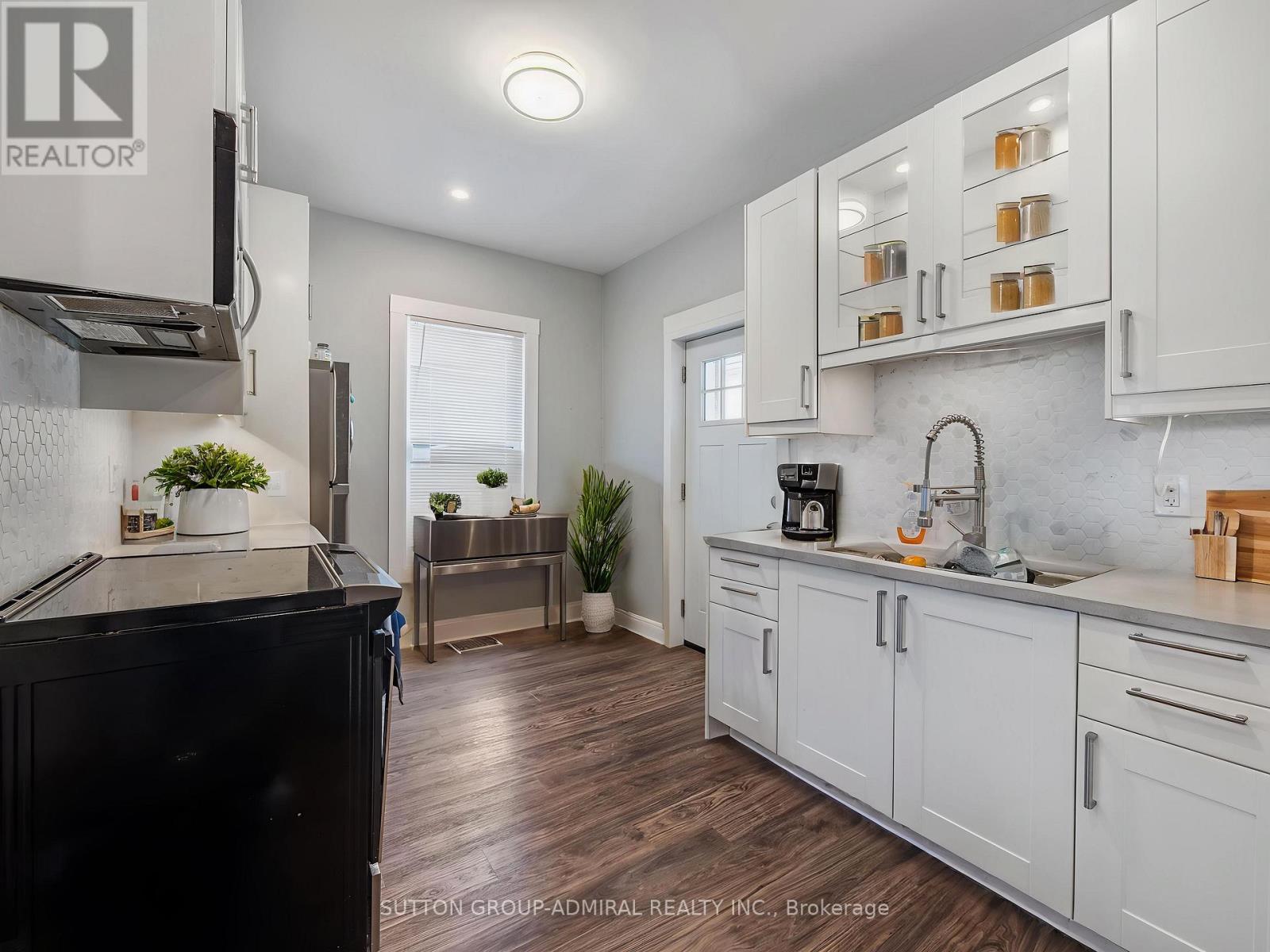 76 Grey Street, Brantford, Ontario  N3T 2T5 - Photo 3 - X12837722