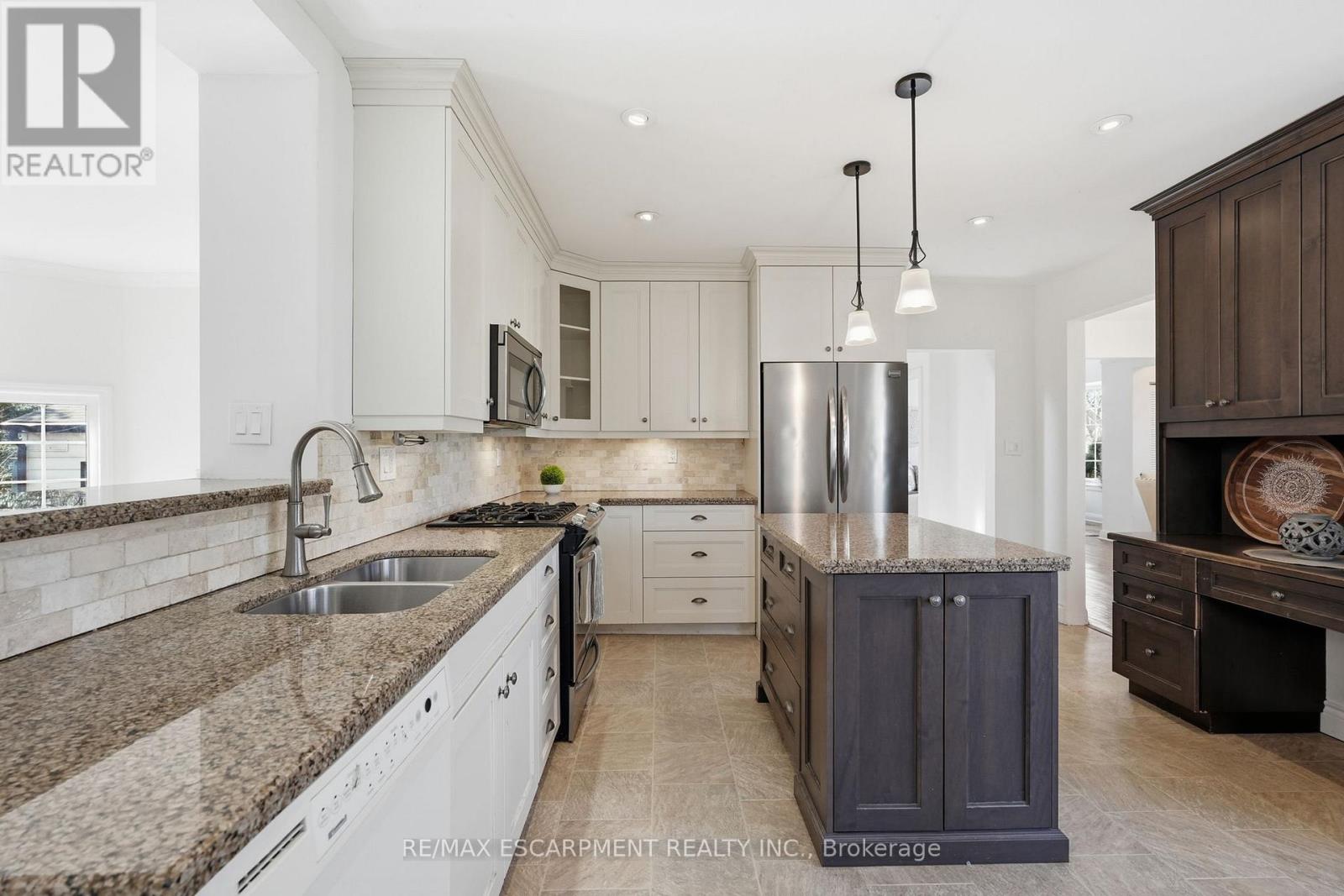 952 Danforth Avenue, Burlington, Ontario  L7T 1S8 - Photo 12 - W12947080