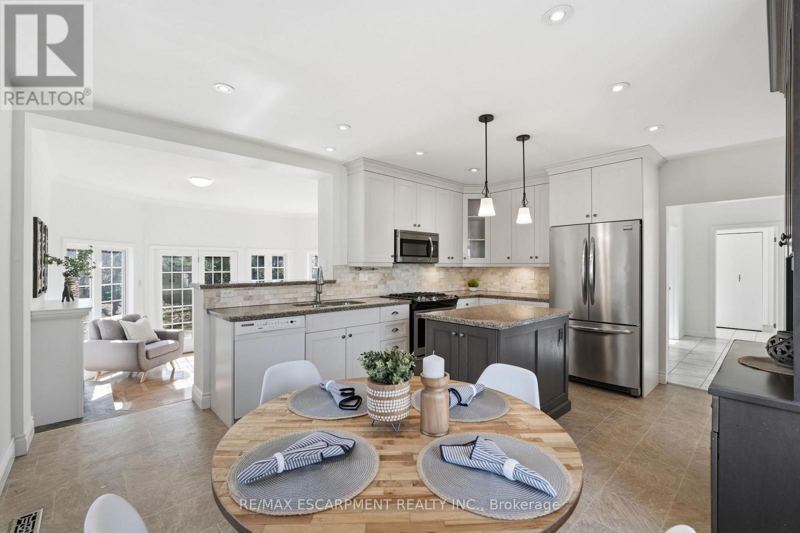 952 Danforth Avenue, Burlington, Ontario  L7T 1S8 - Photo 16 - W12947080