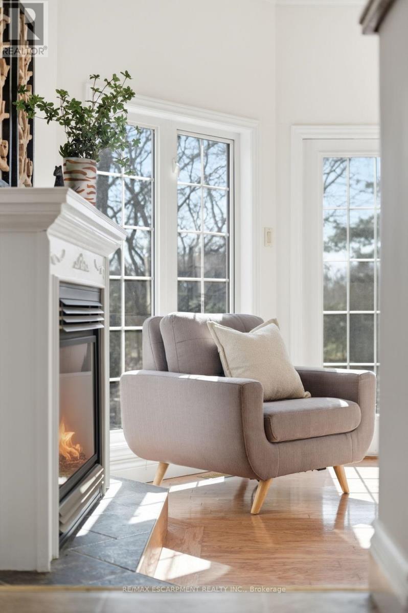 952 Danforth Avenue, Burlington, Ontario  L7T 1S8 - Photo 17 - W12947080