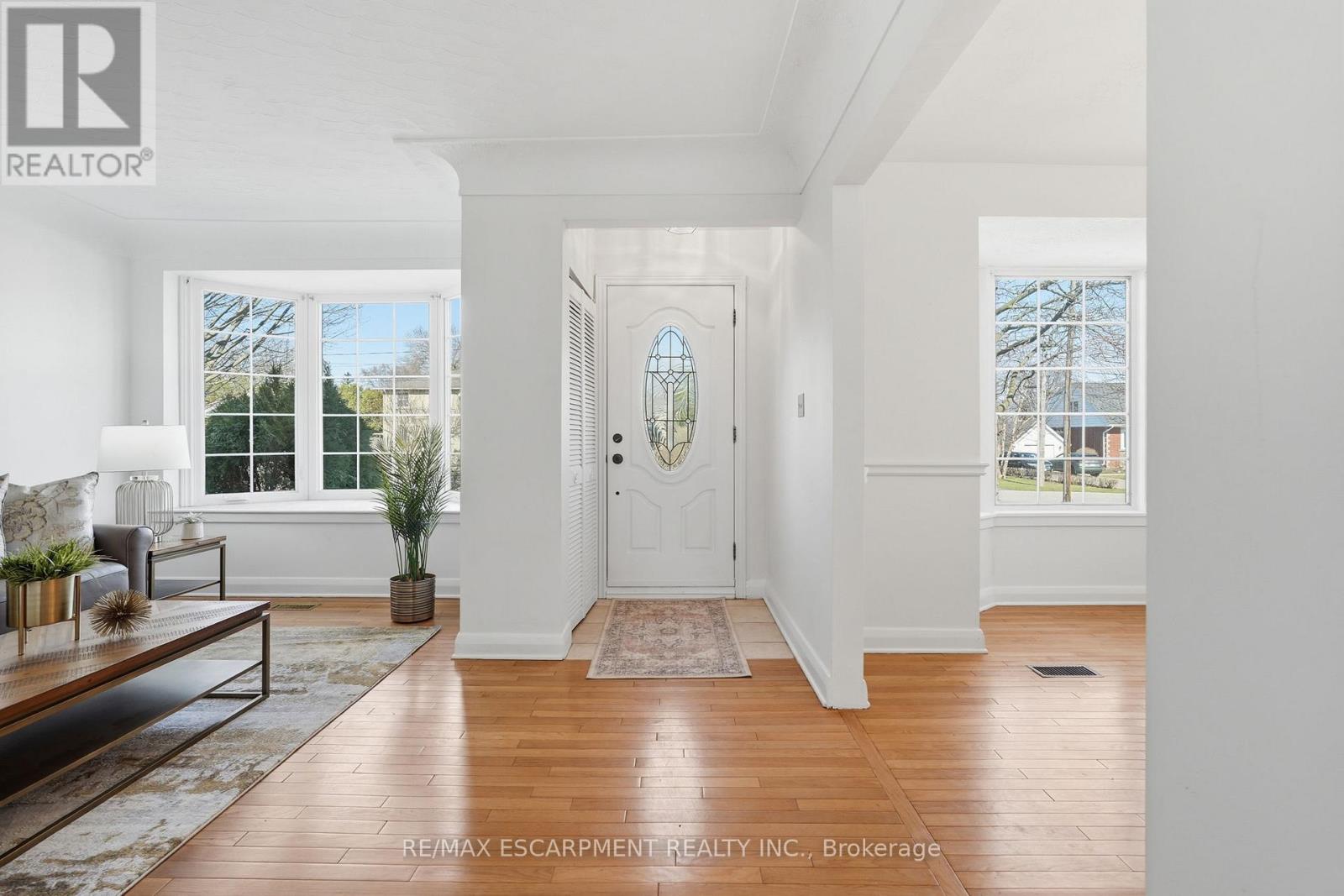 952 Danforth Avenue, Burlington, Ontario  L7T 1S8 - Photo 5 - W12947080