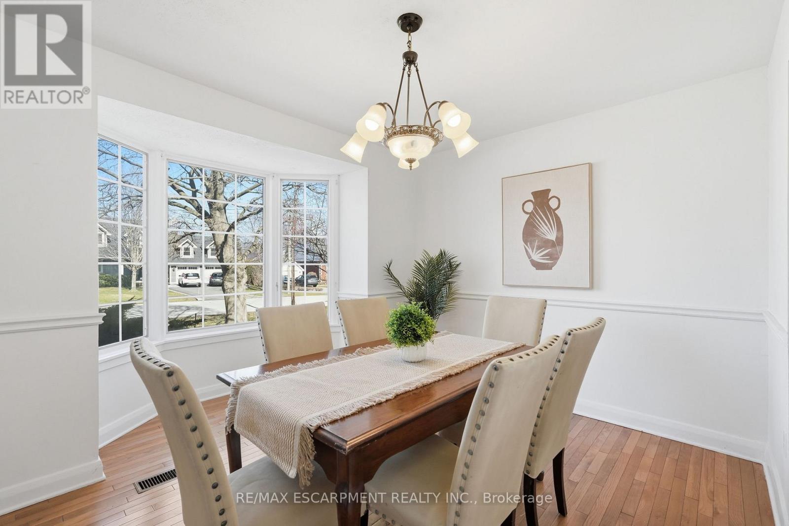 952 Danforth Avenue, Burlington, Ontario  L7T 1S8 - Photo 8 - W12947080