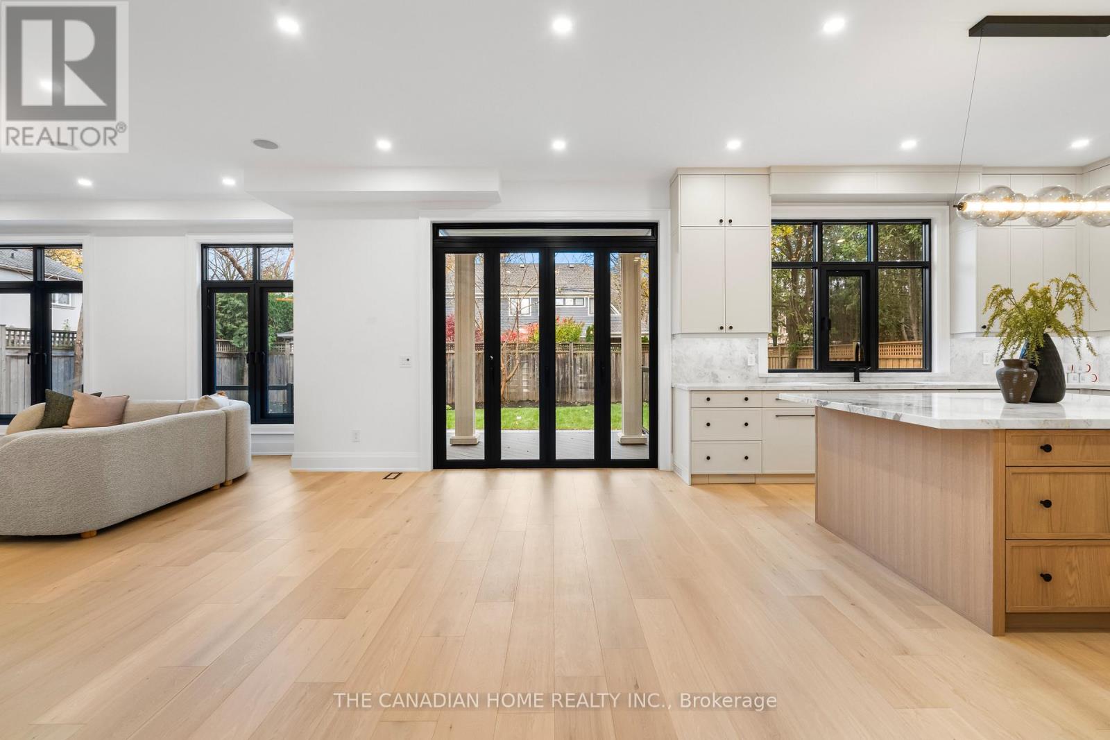 499 Rebecca Street, Oakville, Ontario  L6K 1K8 - Photo 11 - W12947092