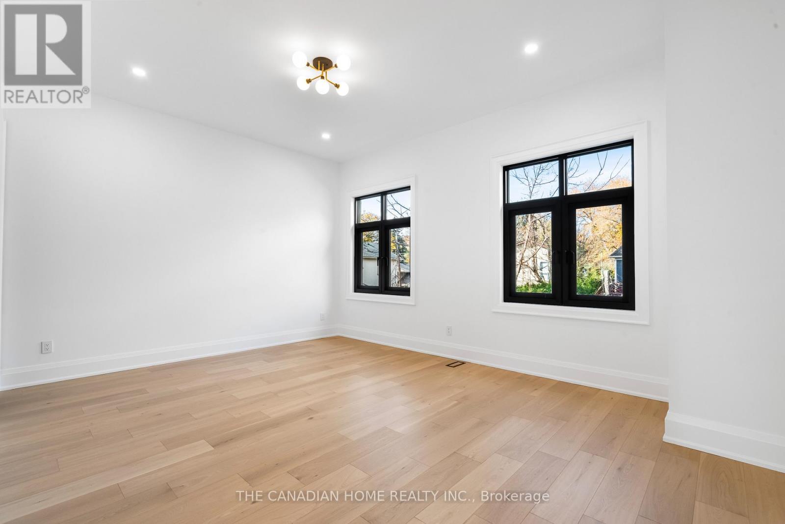 499 Rebecca Street, Oakville, Ontario  L6K 1K8 - Photo 37 - W12947092