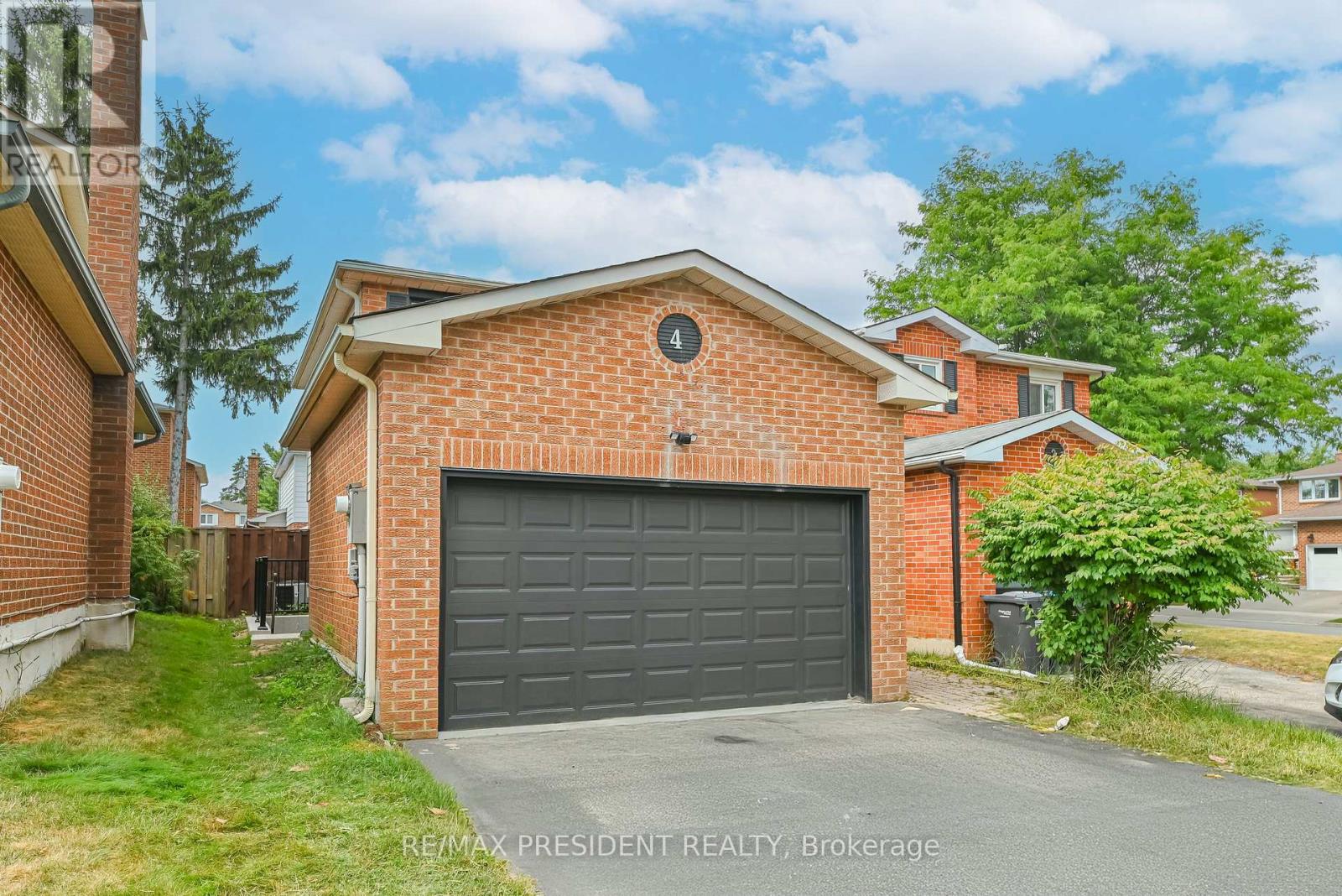 4 Lawnview Court, Brampton, Ontario  L7G 1T4 - Photo 3 - W12947164