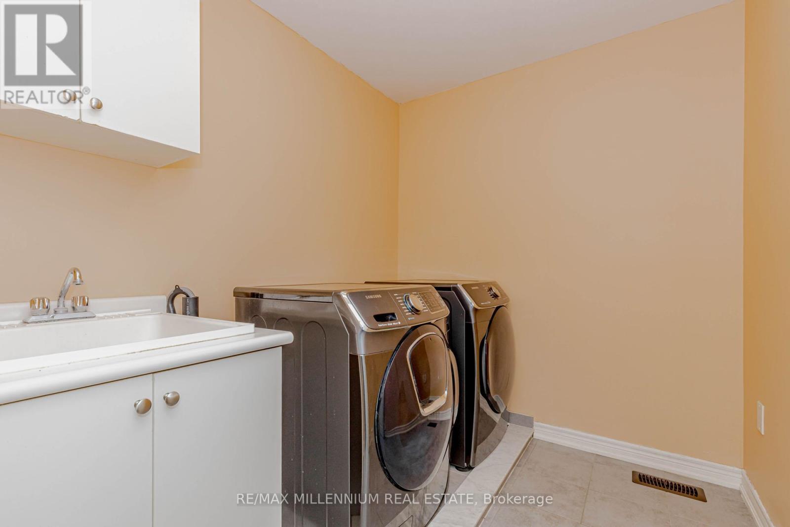 1625 Sorensen Court, Milton, Ontario  L9E 1G8 - Photo 25 - W12947222