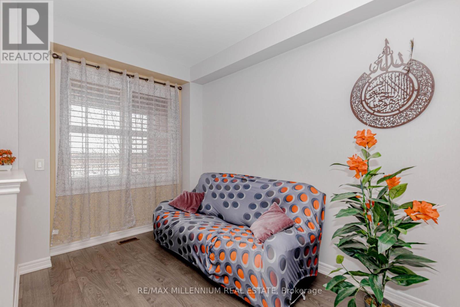 1625 Sorensen Court, Milton, Ontario  L9E 1G8 - Photo 4 - W12947222