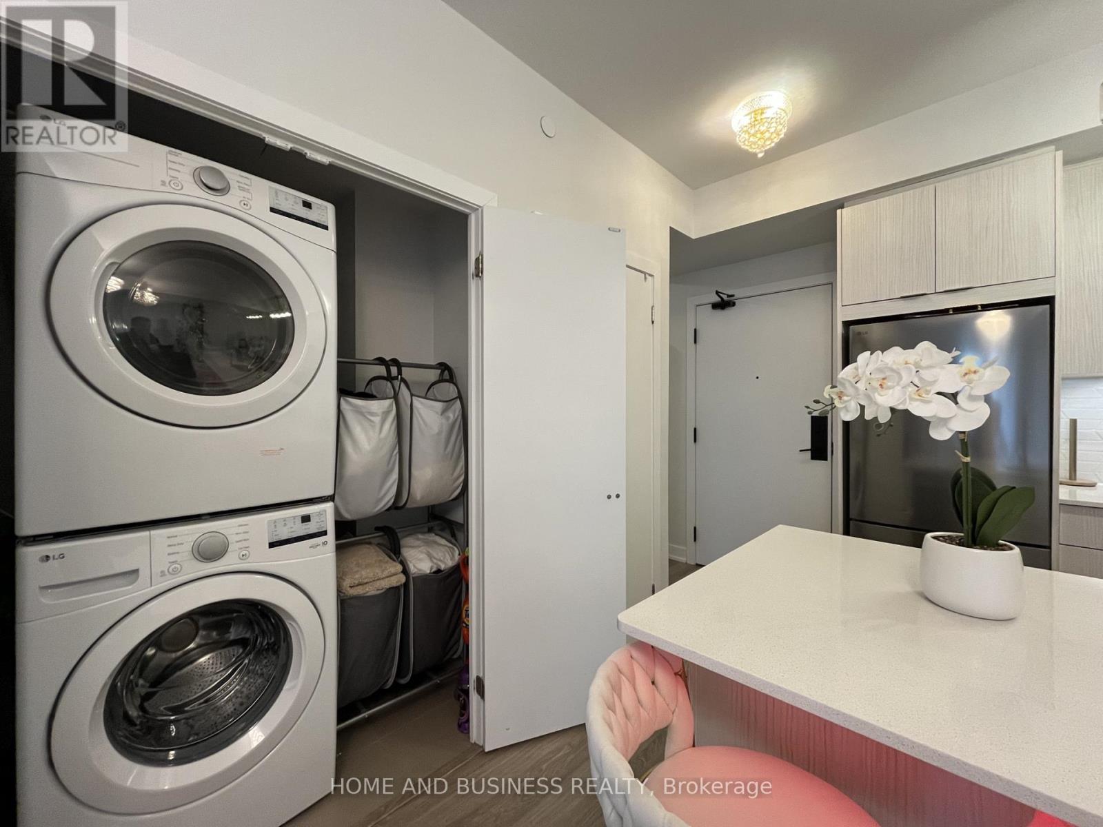 713 - 430 Square One Drive, Mississauga, Ontario  L5B 0L6 - Photo 10 - W12947230