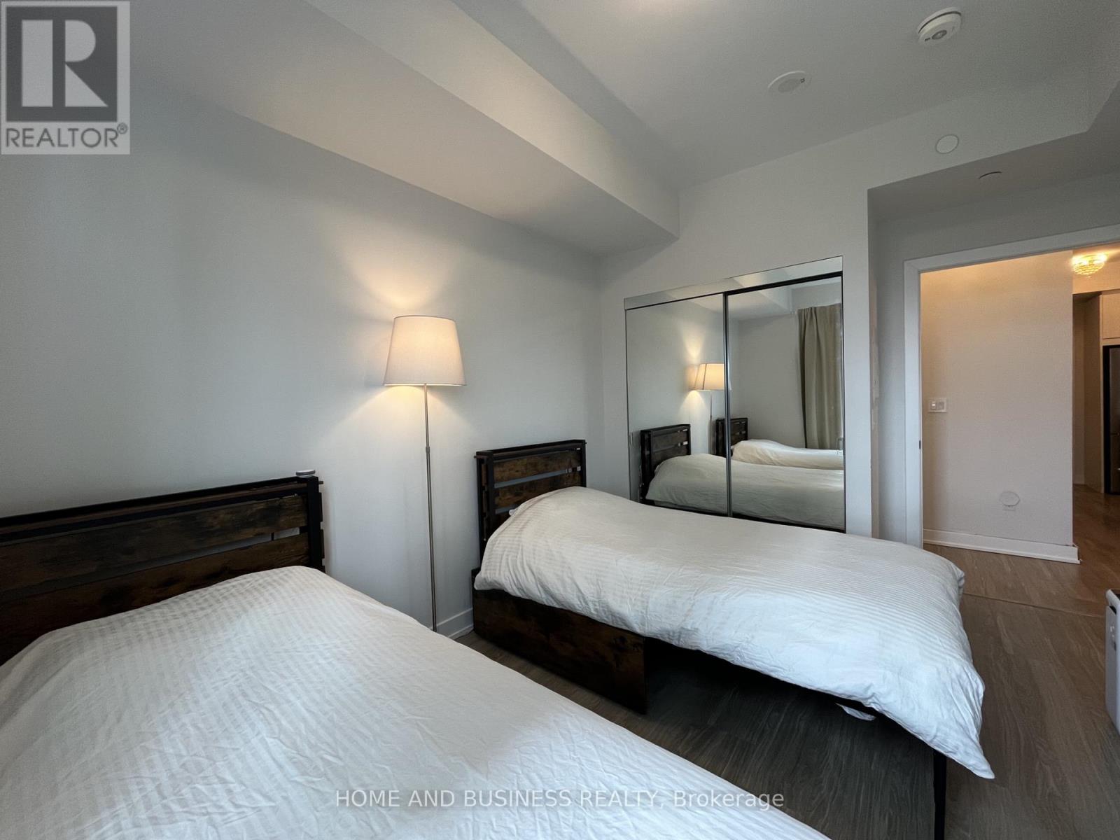 713 - 430 Square One Drive, Mississauga, Ontario  L5B 0L6 - Photo 11 - W12947230