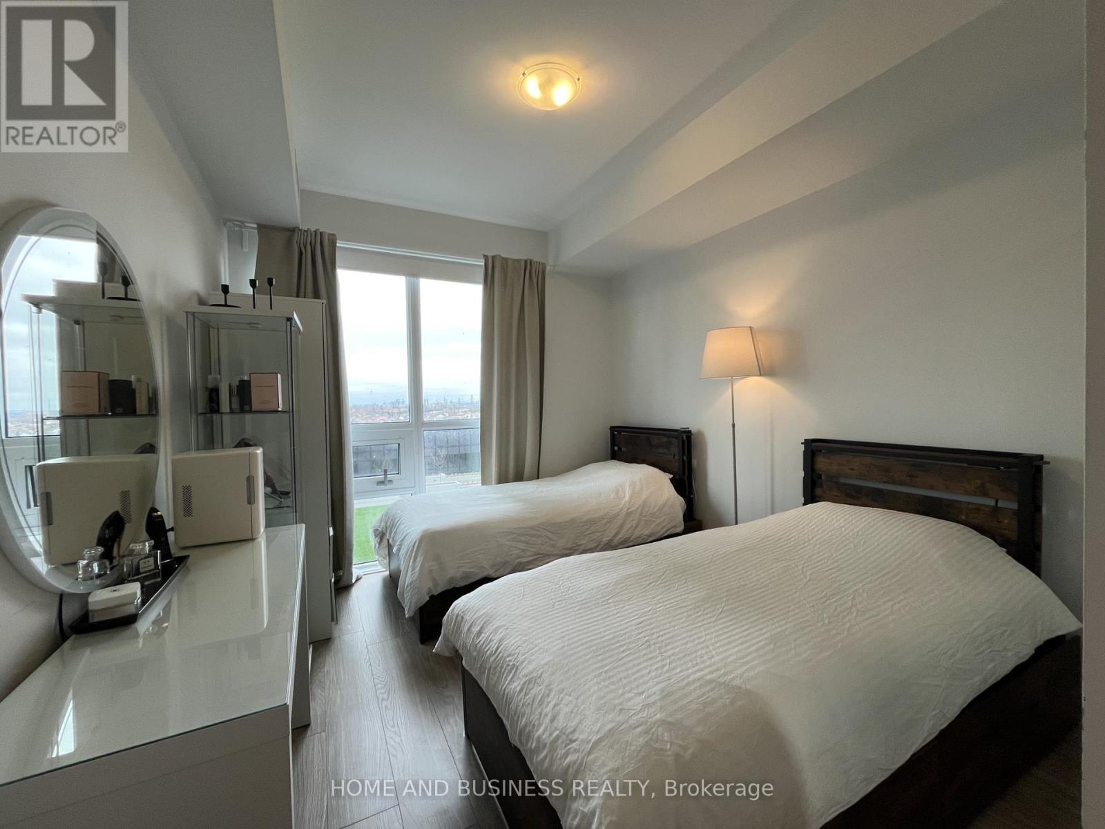 713 - 430 Square One Drive, Mississauga, Ontario  L5B 0L6 - Photo 12 - W12947230