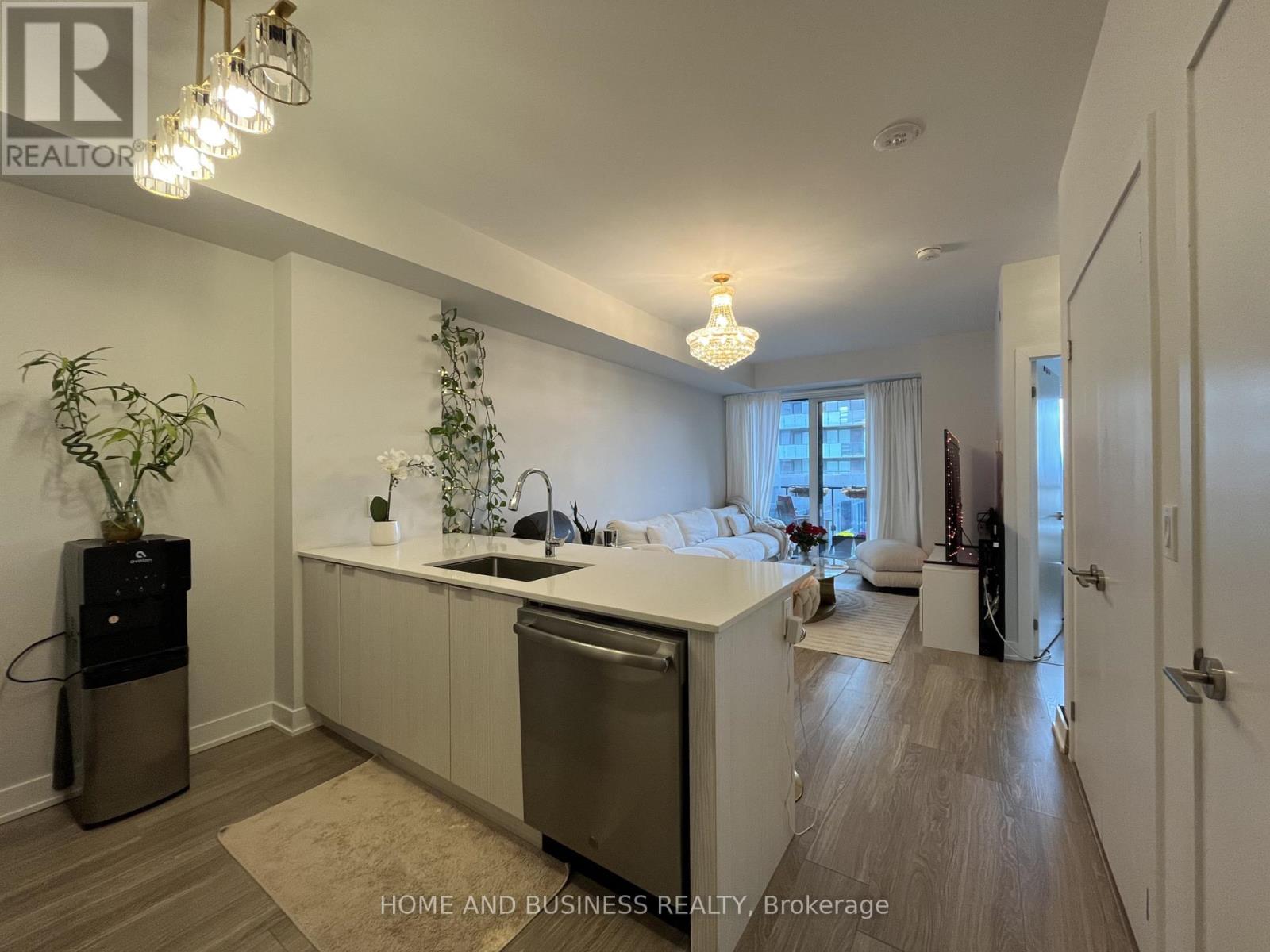 713 - 430 Square One Drive, Mississauga, Ontario  L5B 0L6 - Photo 13 - W12947230