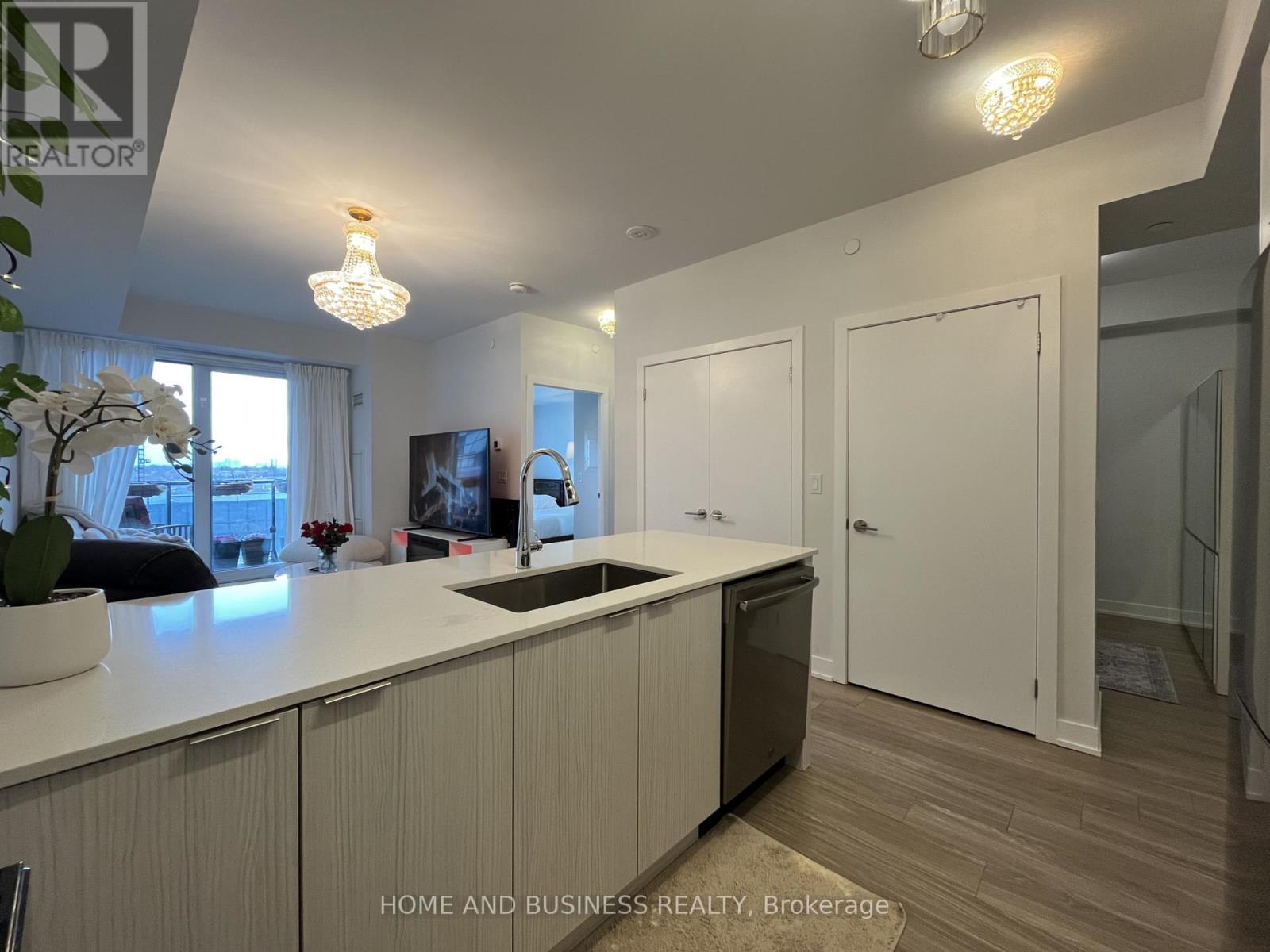 713 - 430 Square One Drive, Mississauga, Ontario  L5B 0L6 - Photo 17 - W12947230