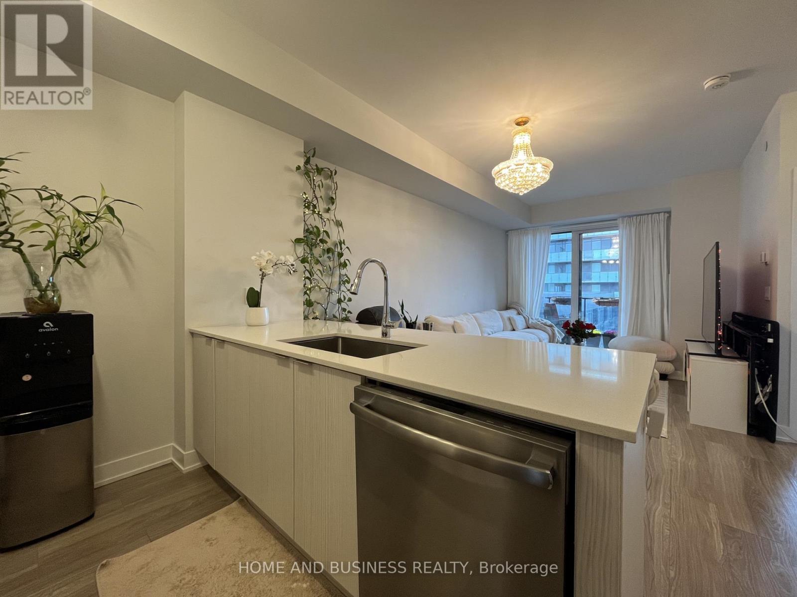 713 - 430 Square One Drive, Mississauga, Ontario  L5B 0L6 - Photo 18 - W12947230