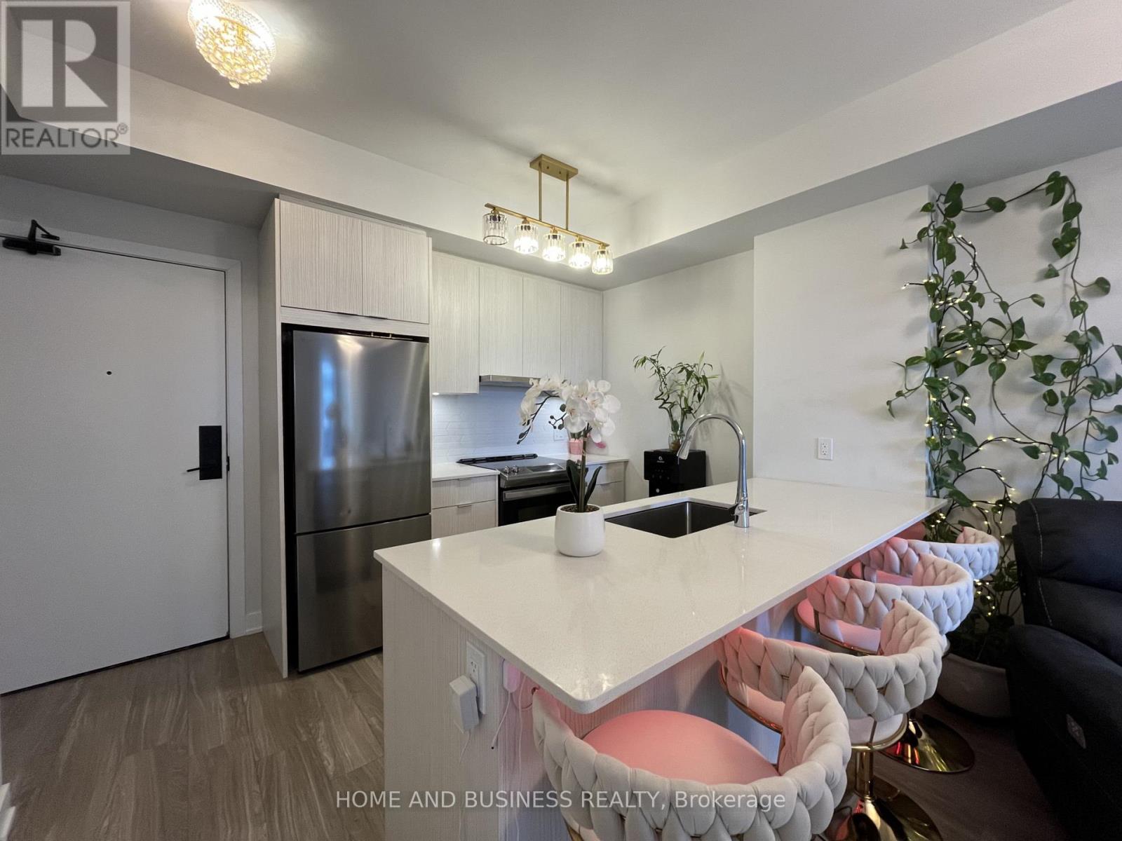 713 - 430 Square One Drive, Mississauga, Ontario  L5B 0L6 - Photo 5 - W12947230