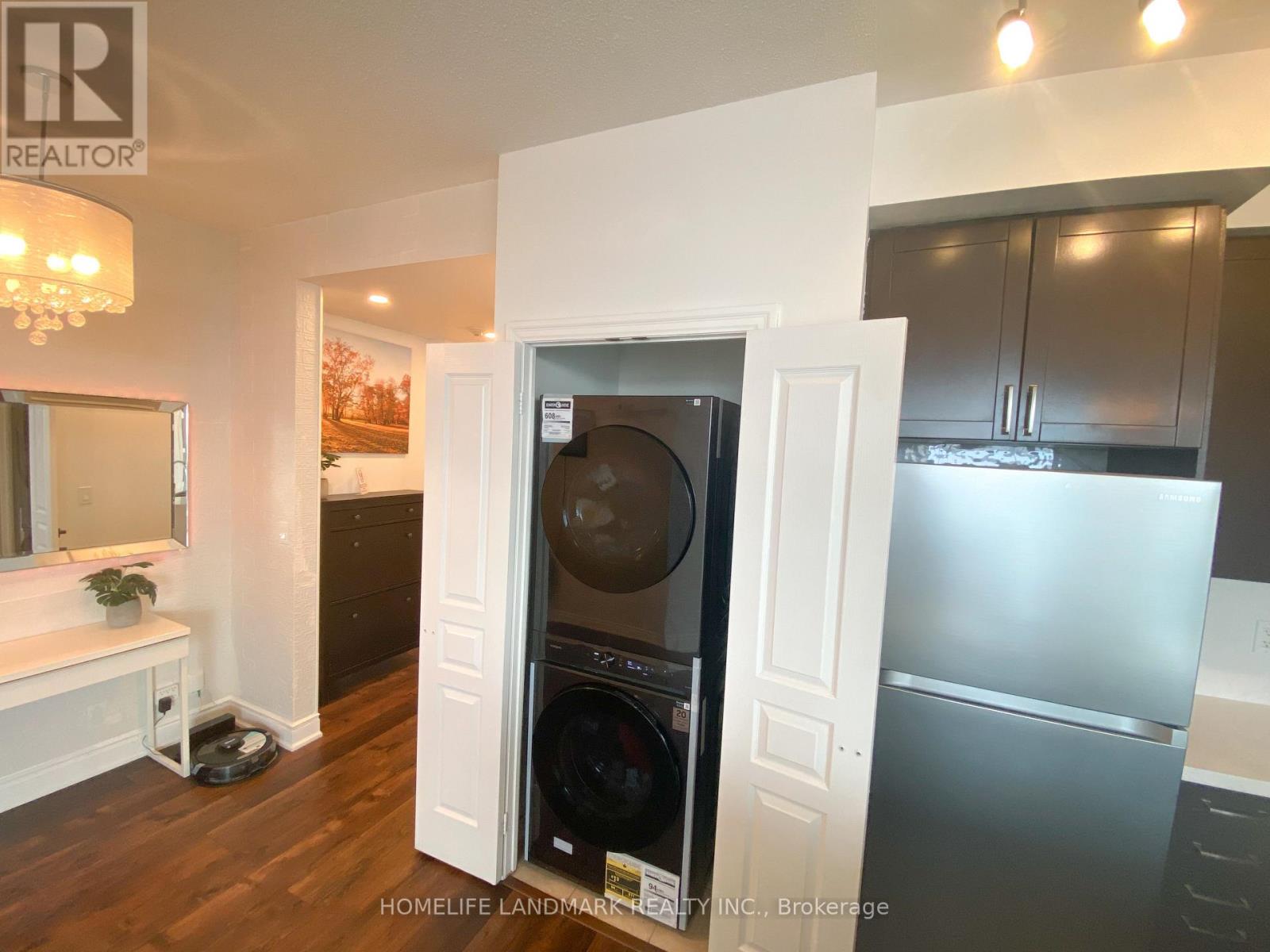 1802 - 3939 Duke Of York Boulevard, Mississauga, Ontario  L5B 4N2 - Photo 12 - W12947284