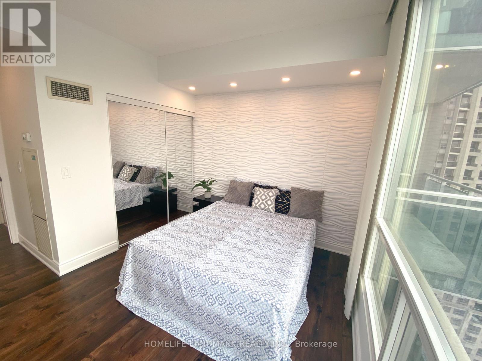 1802 - 3939 Duke Of York Boulevard, Mississauga, Ontario  L5B 4N2 - Photo 22 - W12947284