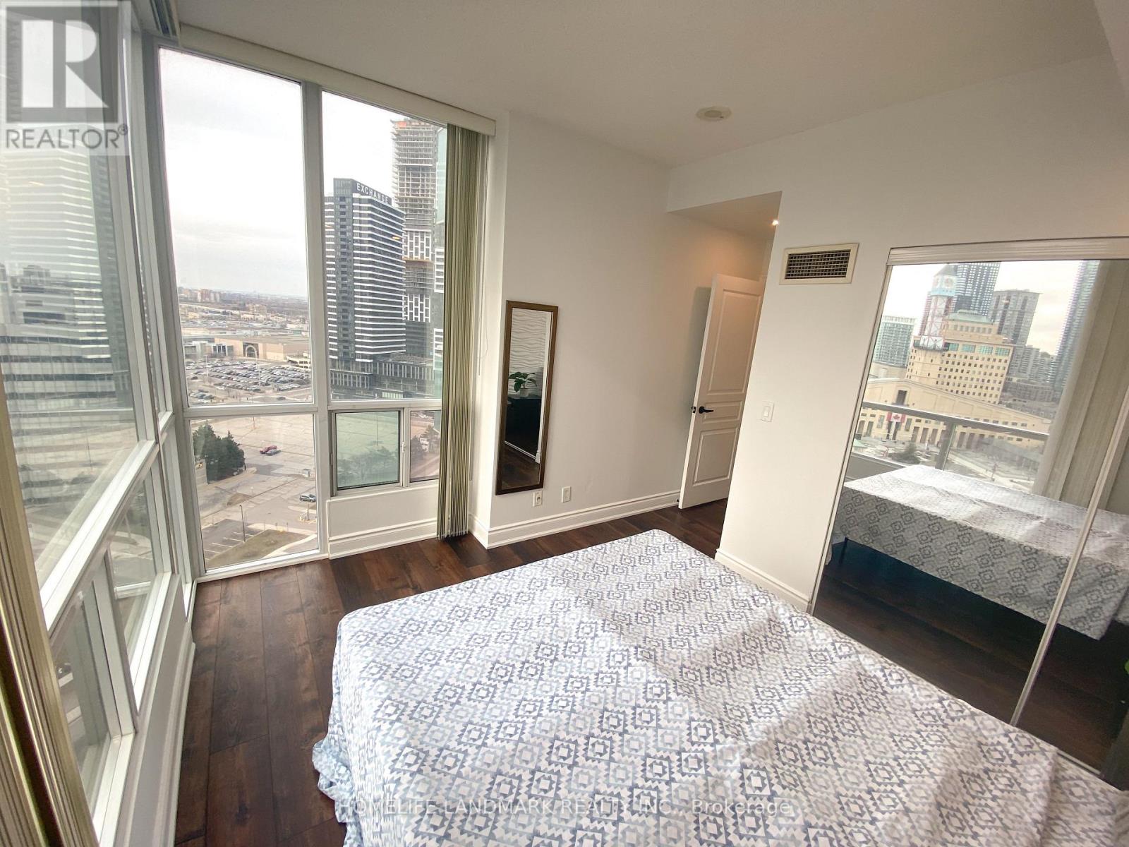 1802 - 3939 Duke Of York Boulevard, Mississauga, Ontario  L5B 4N2 - Photo 24 - W12947284