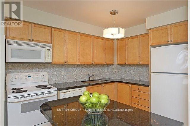 2104 - 3880 Duke Of York Boulevard, Mississauga, Ontario  L5B 4M7 - Photo 11 - W12947292