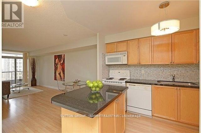 2104 - 3880 Duke Of York Boulevard, Mississauga, Ontario  L5B 4M7 - Photo 12 - W12947292