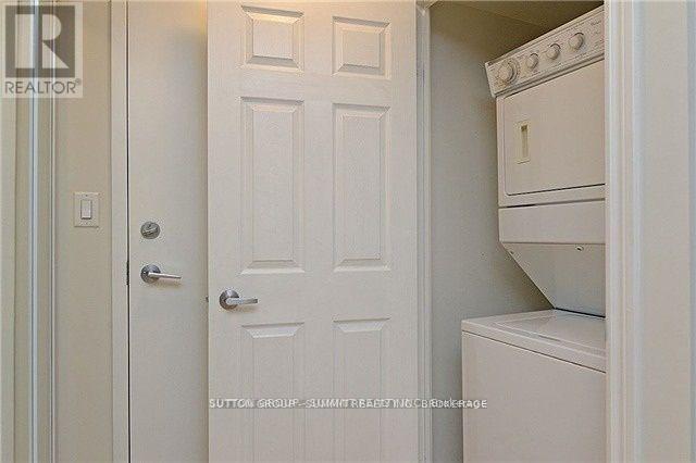 2104 - 3880 Duke Of York Boulevard, Mississauga, Ontario  L5B 4M7 - Photo 13 - W12947292