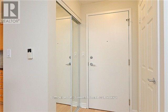 2104 - 3880 Duke Of York Boulevard, Mississauga, Ontario  L5B 4M7 - Photo 6 - W12947292