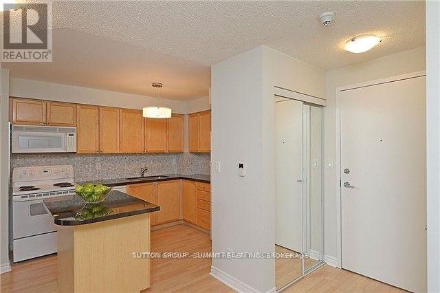 2104 - 3880 Duke Of York Boulevard, Mississauga, Ontario  L5B 4M7 - Photo 7 - W12947292