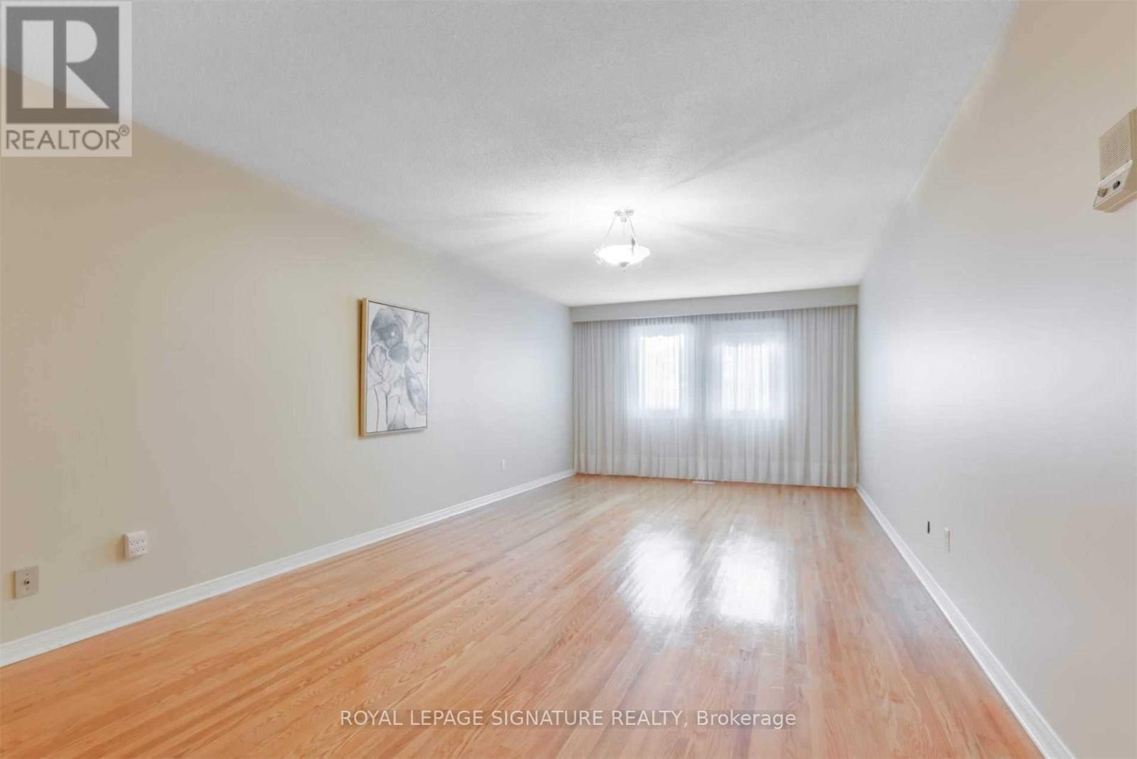 14 Canterbury Crescent, Toronto, Ontario  M9A 5A5 - Photo 11 - W12947328