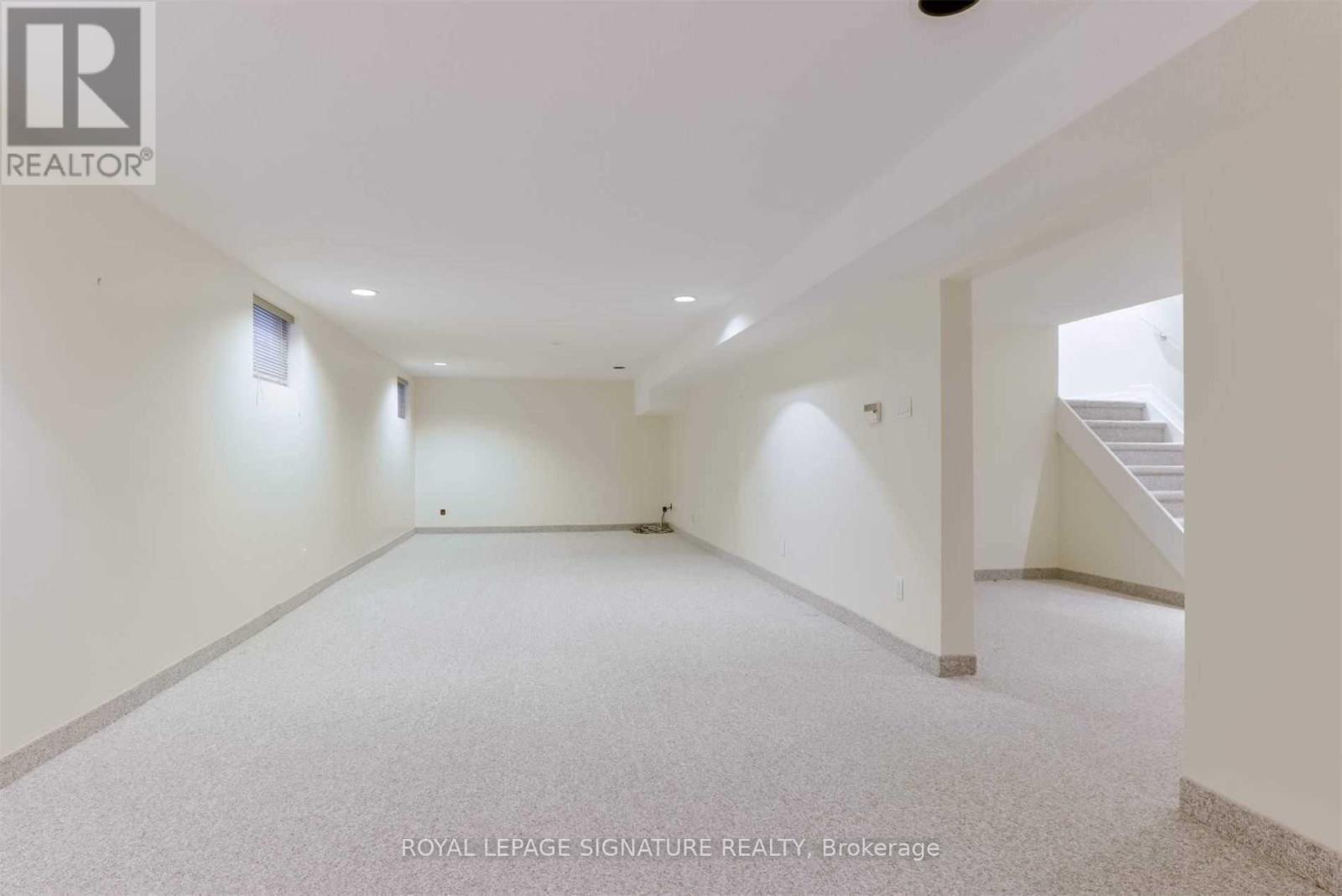 14 Canterbury Crescent, Toronto, Ontario  M9A 5A5 - Photo 17 - W12947328