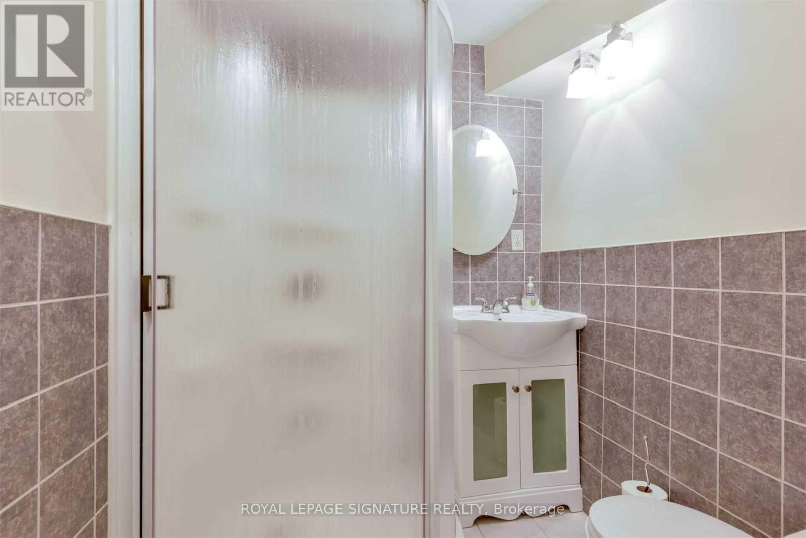 14 Canterbury Crescent, Toronto, Ontario  M9A 5A5 - Photo 18 - W12947328