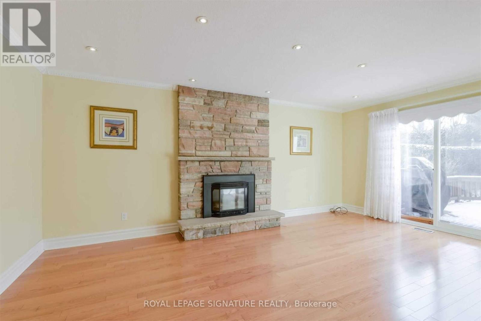 14 Canterbury Crescent, Toronto, Ontario  M9A 5A5 - Photo 6 - W12947328