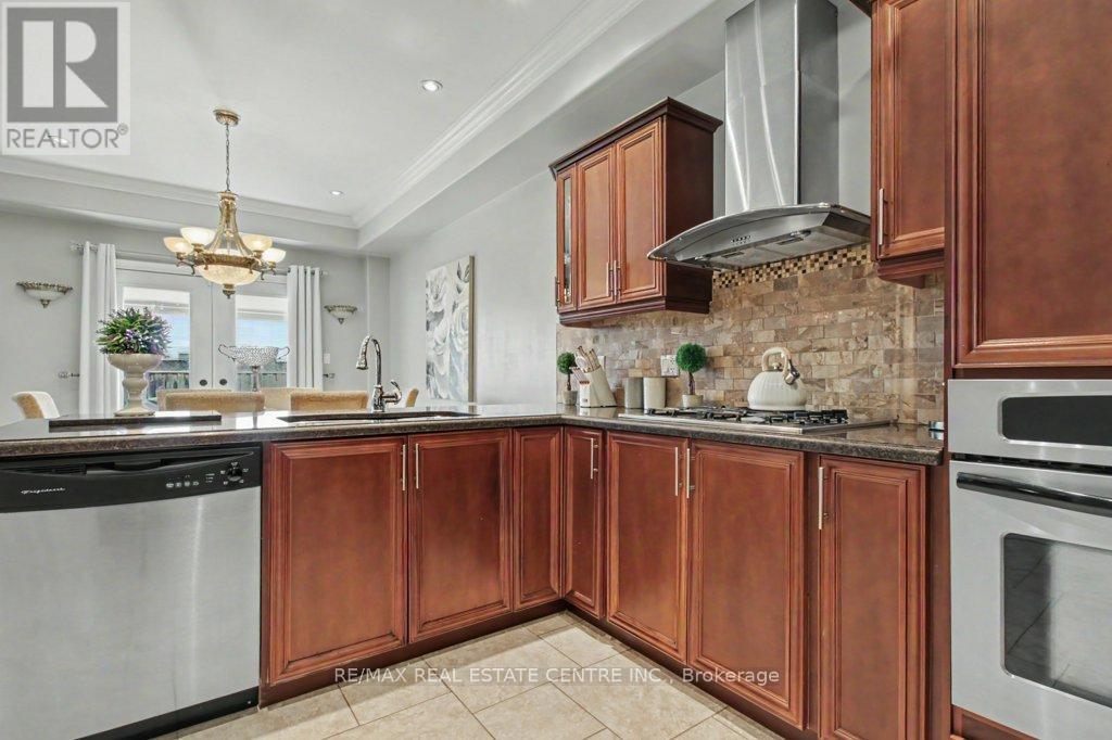 284 Normanhurst Avenue, Hamilton, Ontario  L8H 5N4 - Photo 14 - X12947220