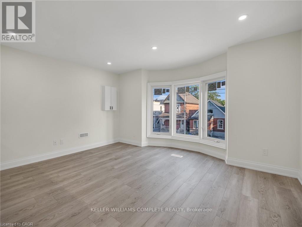 Main - 718 Cannon Street E, Hamilton, Ontario  L8L 2G9 - Photo 2 - X12947270