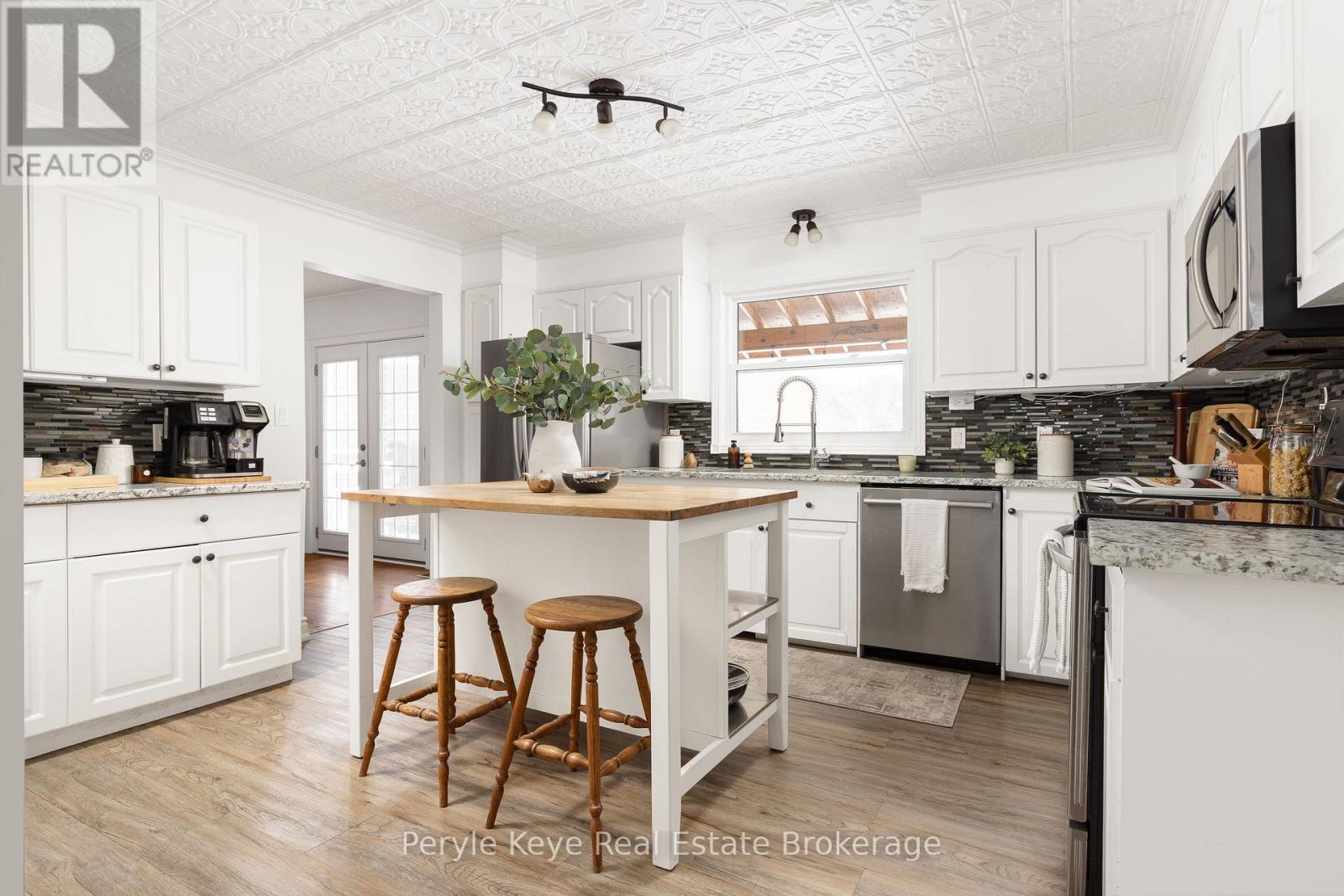 11 SILVERWOOD DRIVE, Huntsville, Ontario