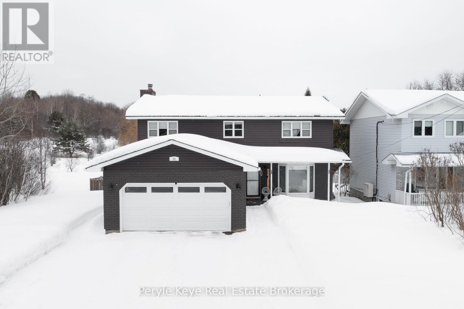 11 Silverwood Drive, Huntsville, Ontario  P1H 1N1 - Photo 2 - X12837588