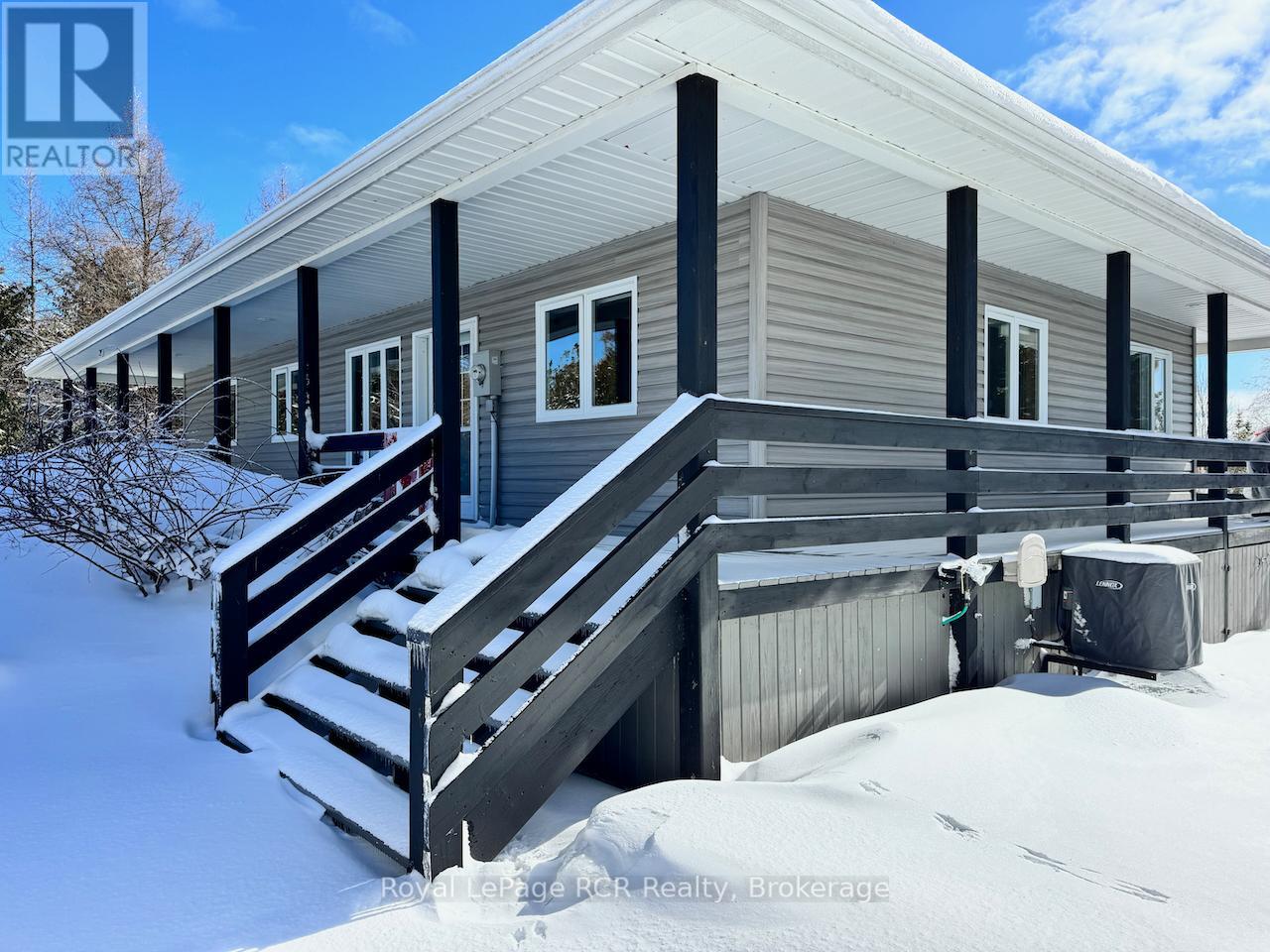 34 Hatt Street, Northern Bruce Peninsula, Ontario  N0H 2R0 - Photo 2 - X12912866