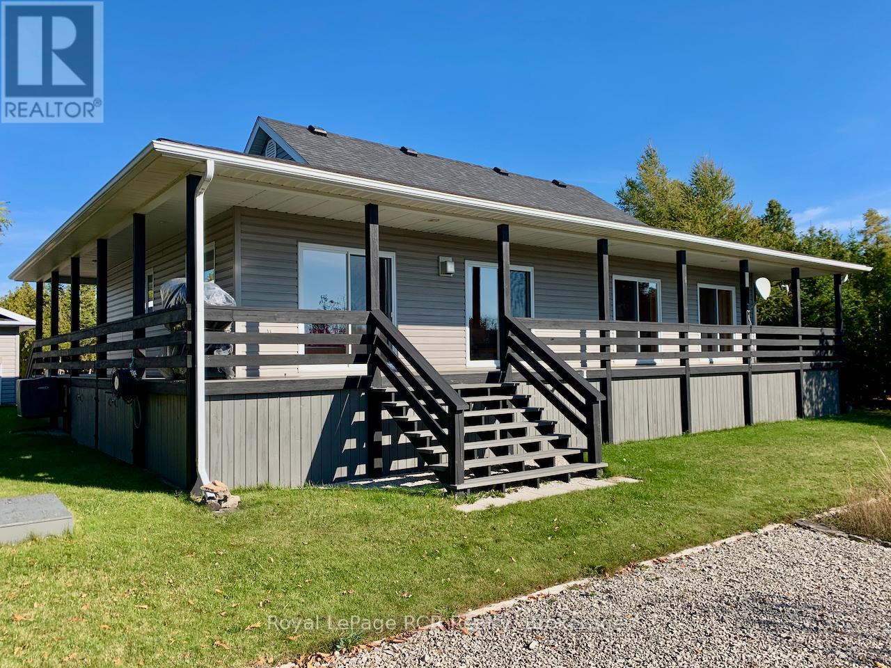 34 Hatt Street, Northern Bruce Peninsula, Ontario  N0H 2R0 - Photo 3 - X12912866