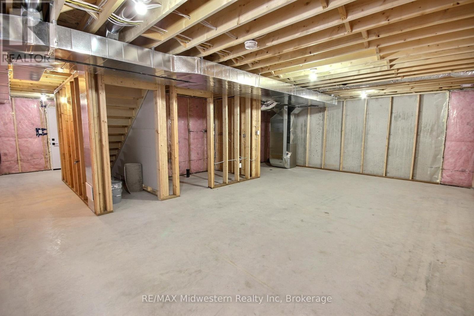 16 Roberts Street N, Huron East, Ontario  N0G 1B0 - Photo 9 - X12855106