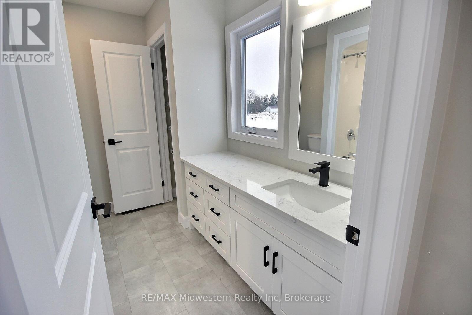 16 Roberts Street N, Huron East, Ontario  N0G 1B0 - Photo 8 - X12855106