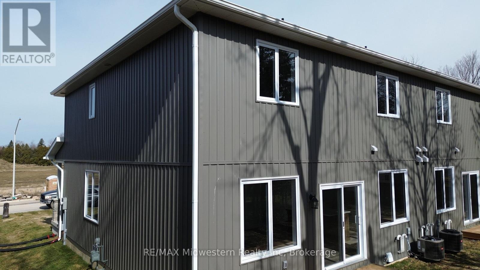 16 Roberts Street N, Huron East, Ontario  N0G 1B0 - Photo 14 - X12855106