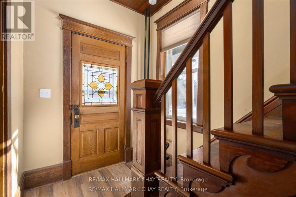 4514 Penetanguishene Road, Springwater, Ontario  L0L 1V0 - Photo 4 - S12935570