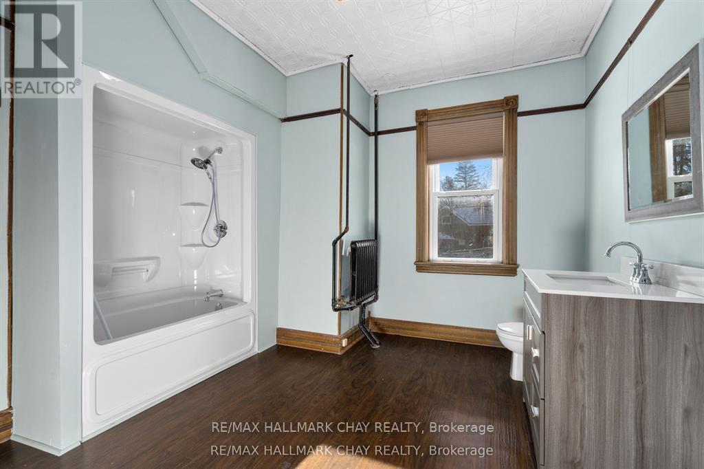 4514 Penetanguishene Road, Springwater, Ontario  L0L 1V0 - Photo 11 - S12935570