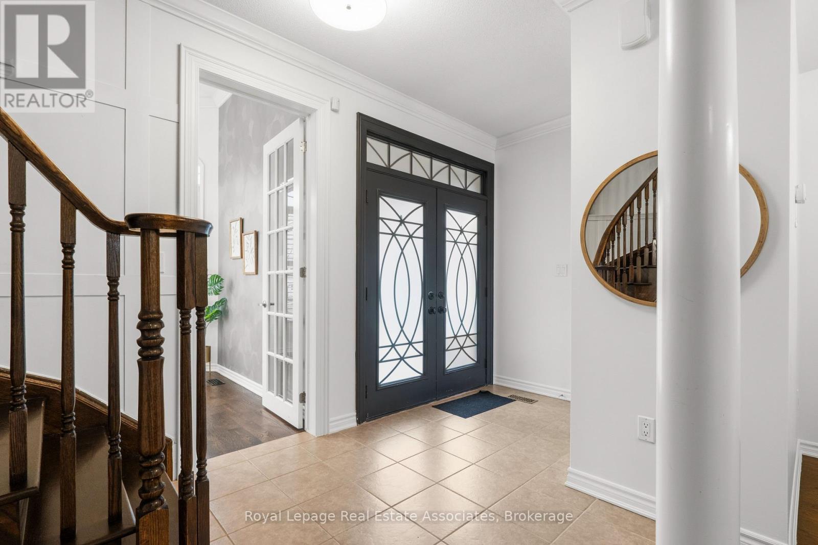 291 Silver Court, Milton, Ontario  L9T 0N6 - Photo 3 - W12944248