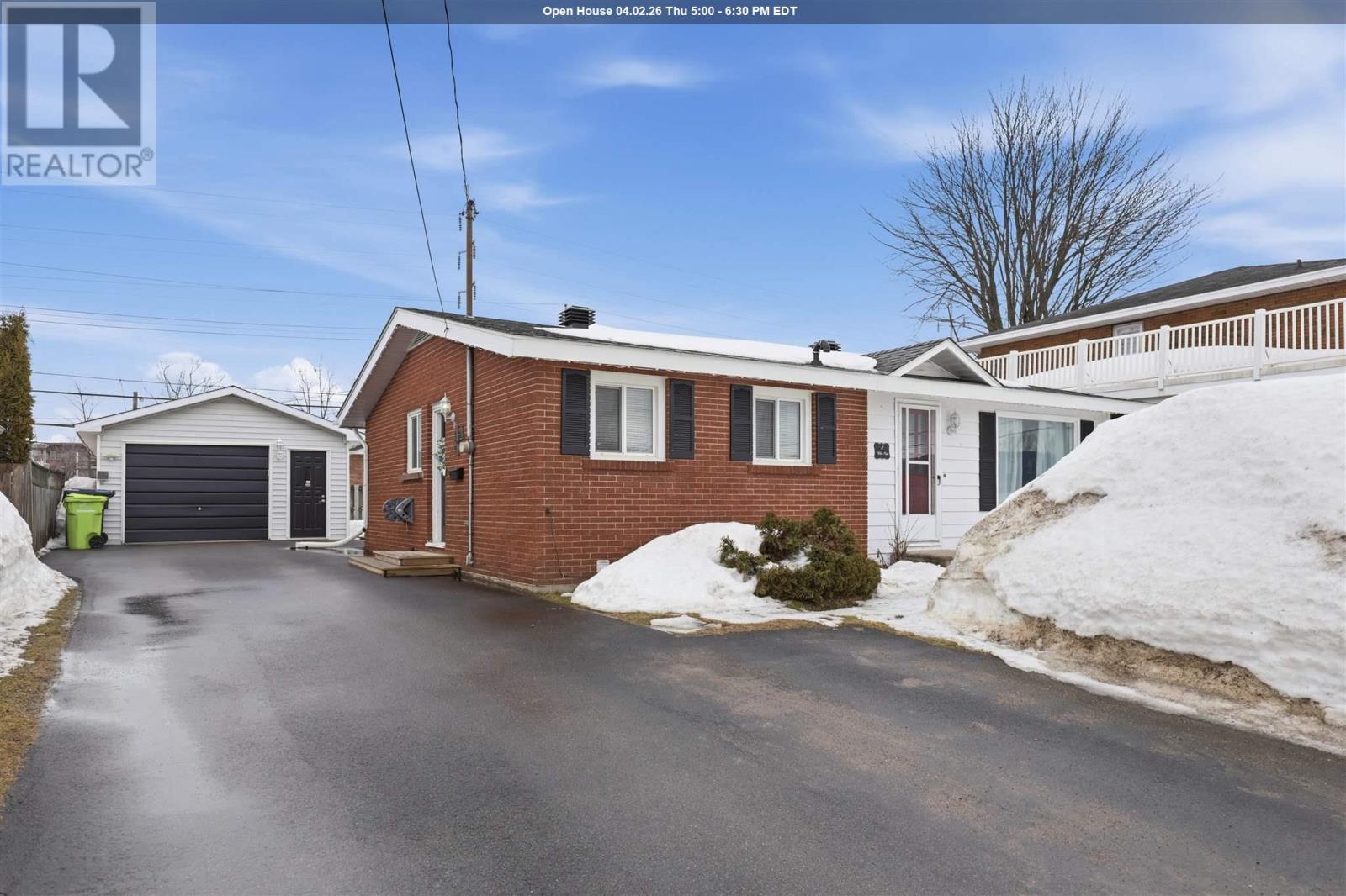 8 White Oak DR W, Sault Ste Marie, Ontario